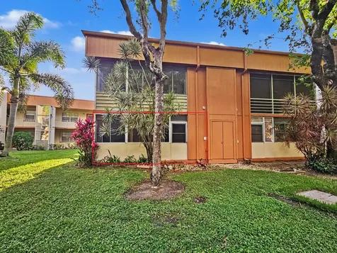 202 Piedmont E Delray Beach FL 33484