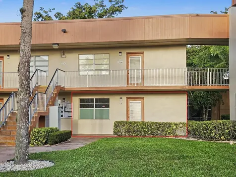 202 Piedmont E Delray Beach FL 33484