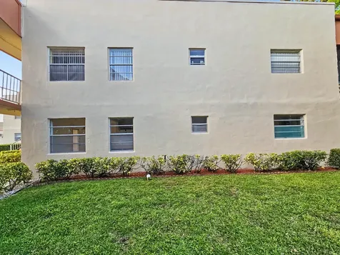 202 Piedmont E Delray Beach FL 33484