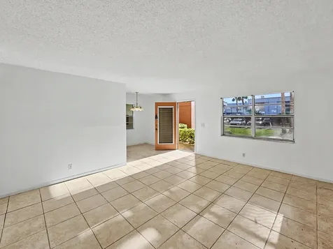 202 Piedmont E Delray Beach FL 33484