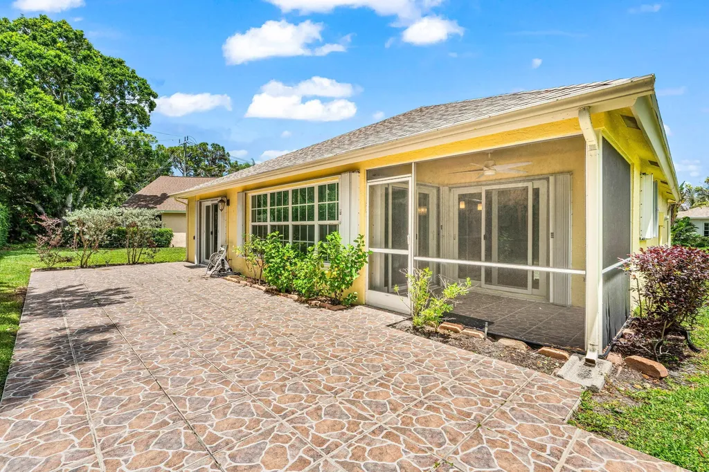 226 Moccasin Trail W Jupiter FL 33458