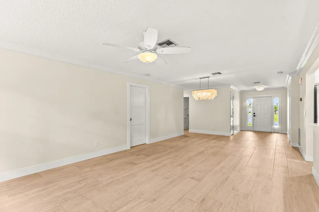 226 Moccasin Trail W Jupiter FL 33458