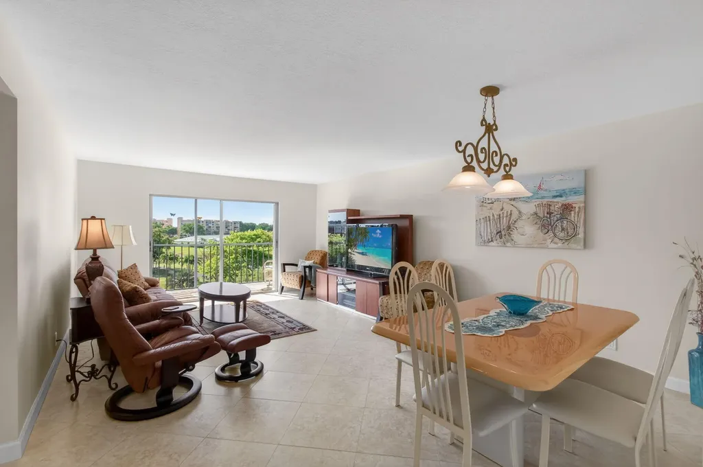 7006 Huntington Lane Delray Beach FL 33446