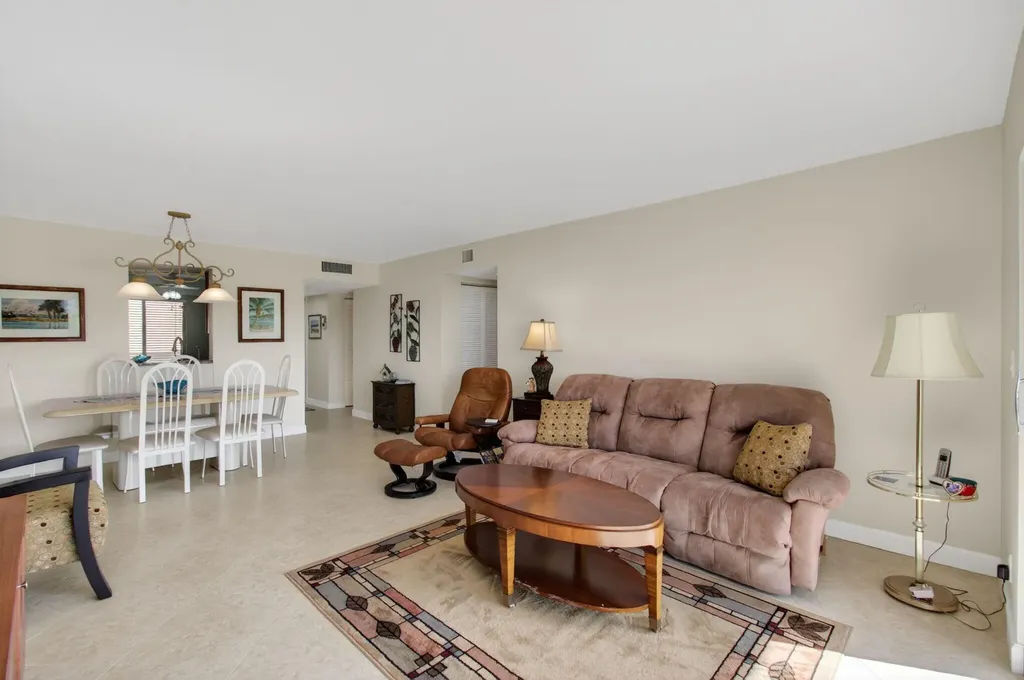 7006 Huntington Lane Delray Beach FL 33446