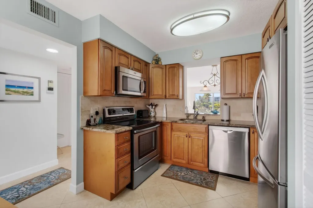 7006 Huntington Lane Delray Beach FL 33446