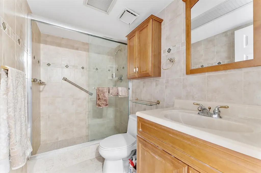 3900 NW 76th Avenue Sunrise FL 33351