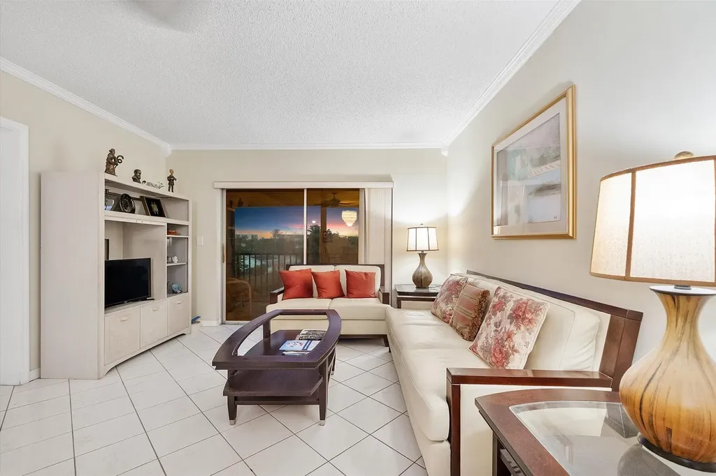 3900 NW 76th Avenue Sunrise FL 33351