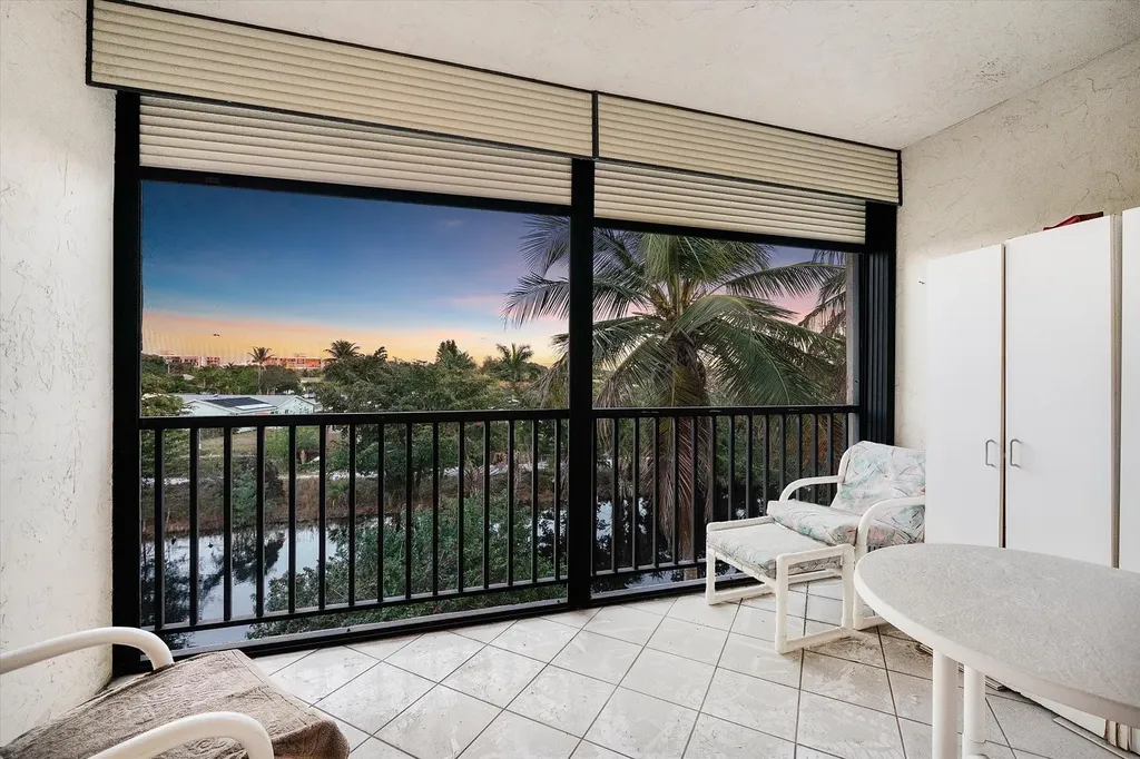 3900 NW 76th Avenue Sunrise FL 33351