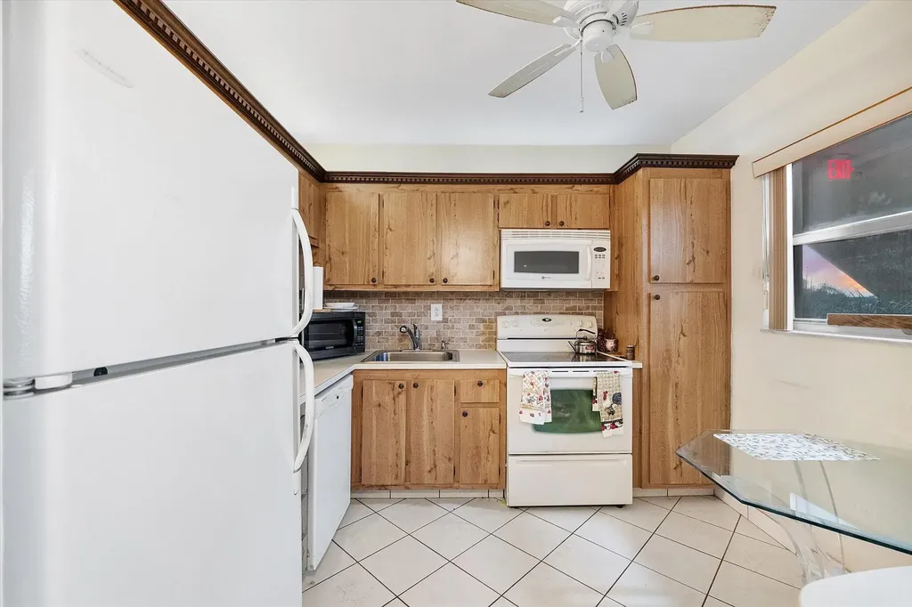 3900 NW 76th Avenue Sunrise FL 33351