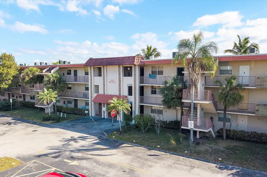3900 NW 76th Avenue Sunrise FL 33351