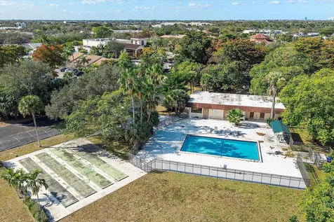 3900 NW 76th Avenue Sunrise FL 33351