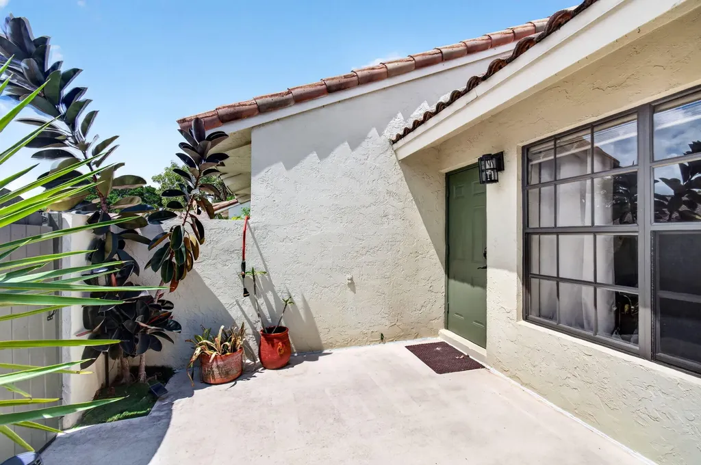 460 Hardwood Place Boca Raton FL 33431