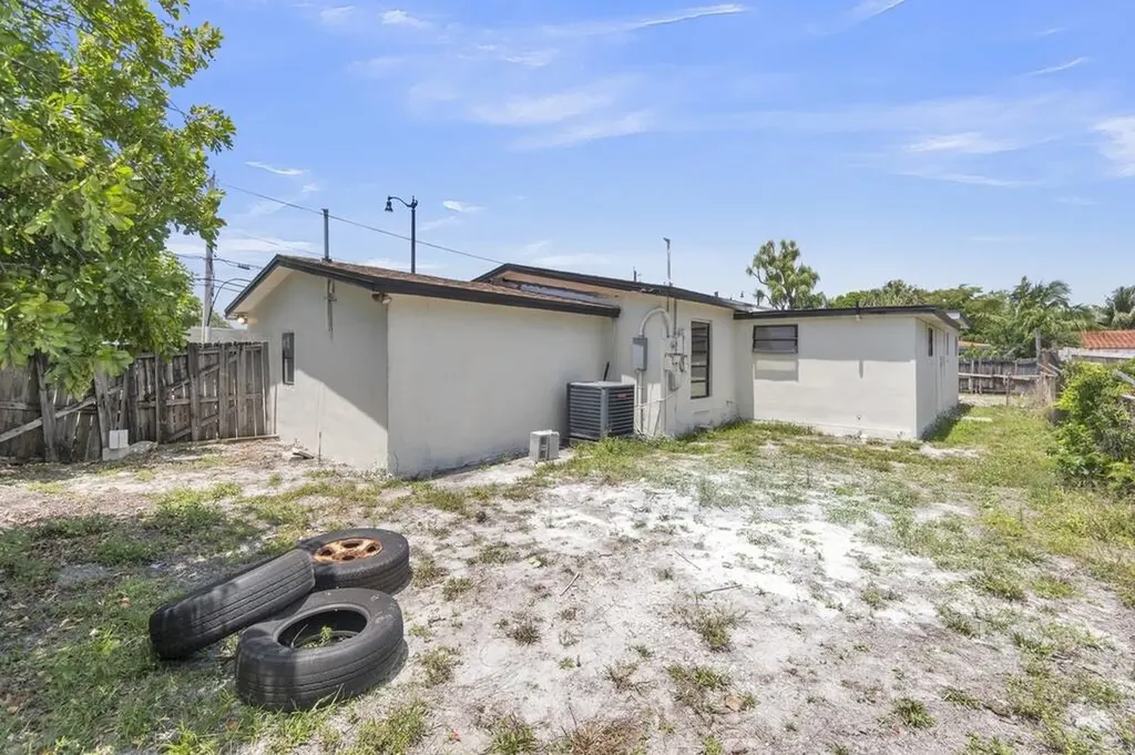 100 NE 26th Court Pompano Beach FL 33064