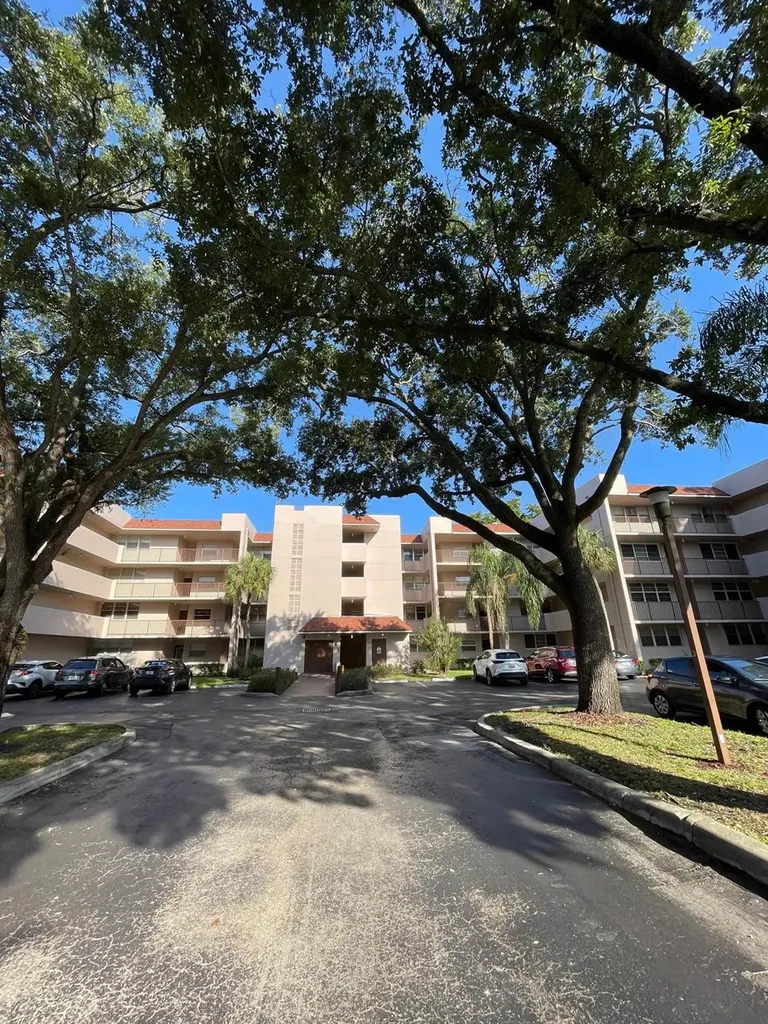 1811 Sabal Palm Drive Davie FL 33324