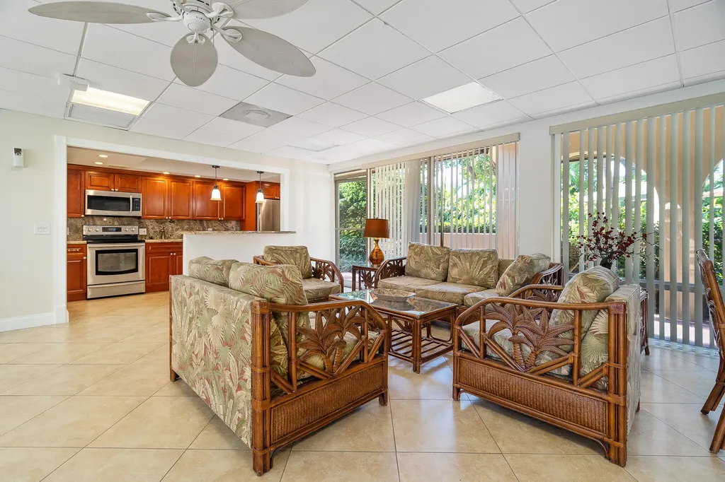 950 Ponce De Leon Boca Raton FL 33432