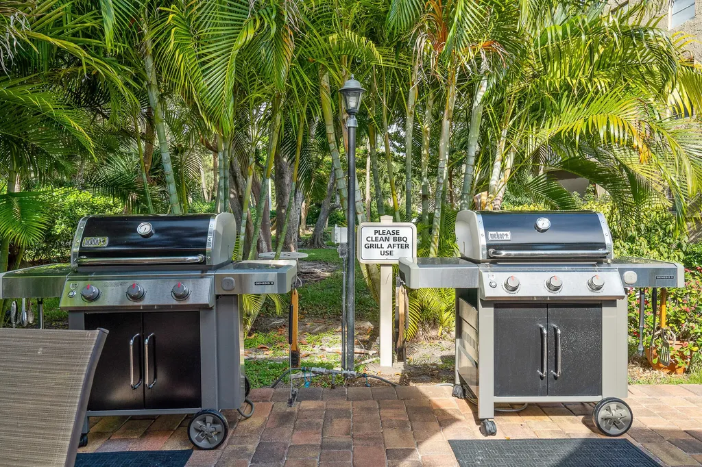 950 Ponce De Leon Boca Raton FL 33432