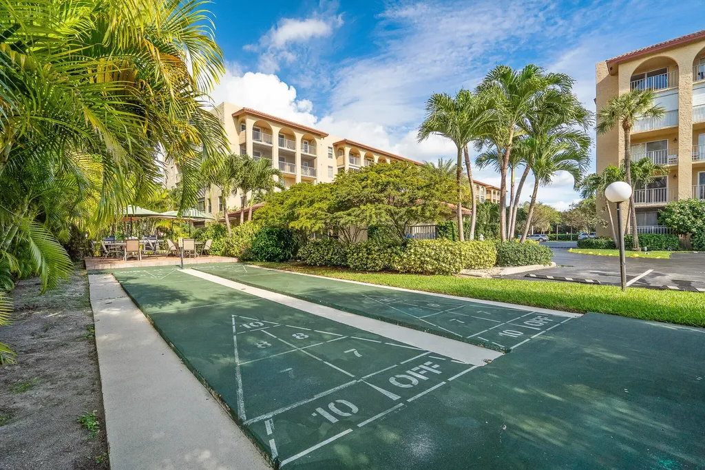 950 Ponce De Leon Boca Raton FL 33432