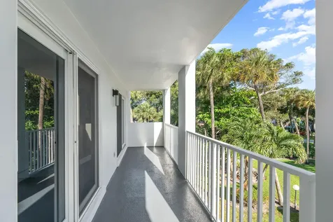 950 Ponce De Leon Boca Raton FL 33432