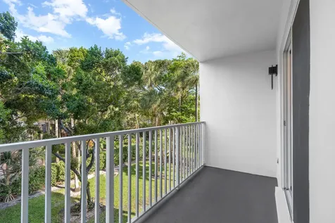 950 Ponce De Leon Boca Raton FL 33432
