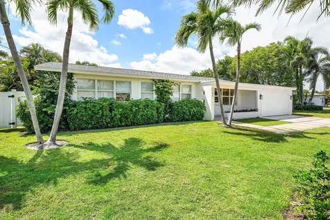 7745 W Lake Drive Lake Clarke Shores FL 33406