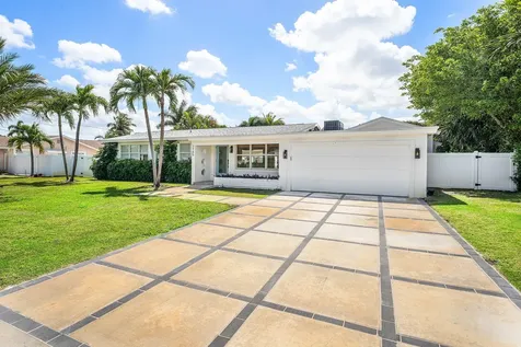 7745 W Lake Drive Lake Clarke Shores FL 33406