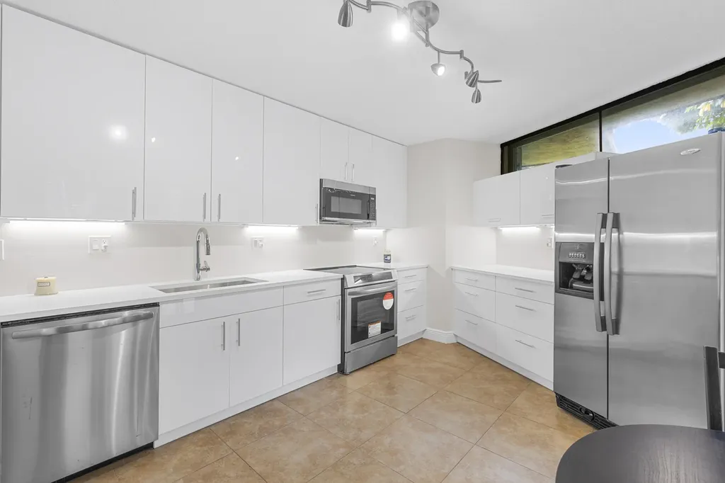 22958 Oxford Place Boca Raton FL 33433
