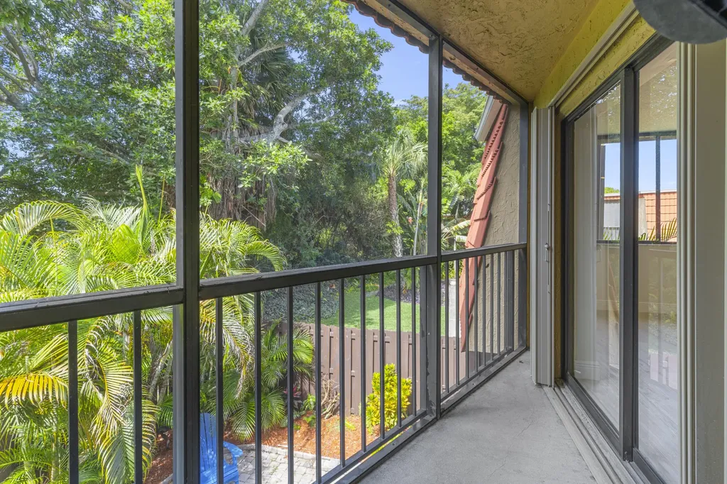 22958 Oxford Place Boca Raton FL 33433