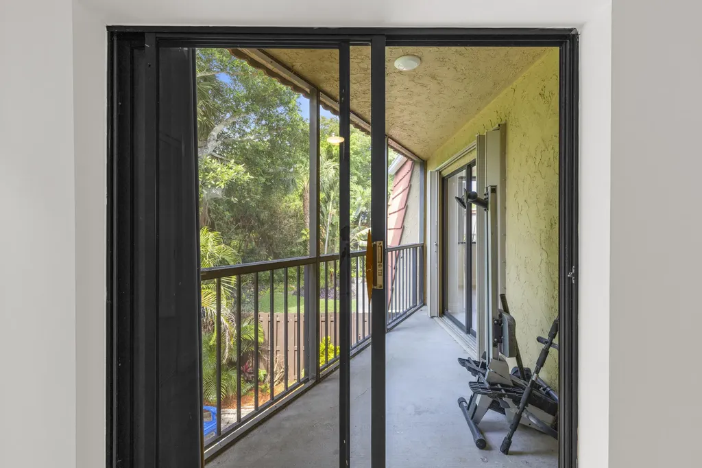22958 Oxford Place Boca Raton FL 33433