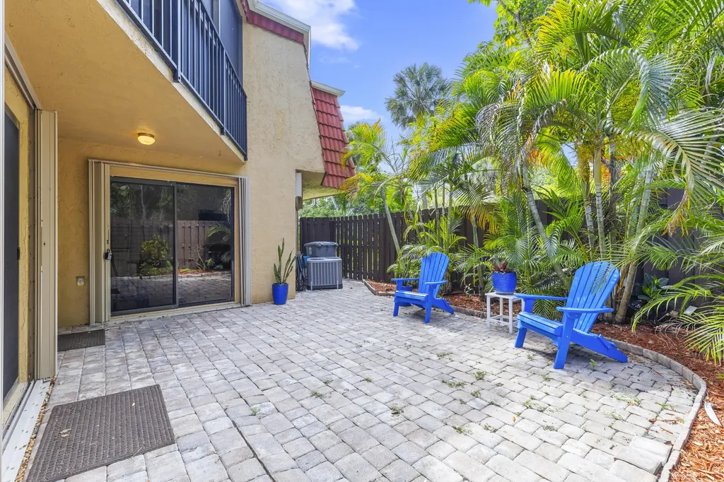 22958 Oxford Place Boca Raton FL 33433