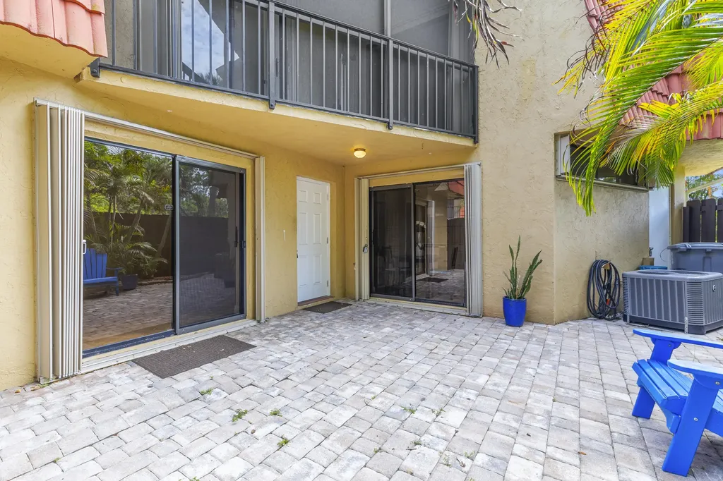 22958 Oxford Place Boca Raton FL 33433