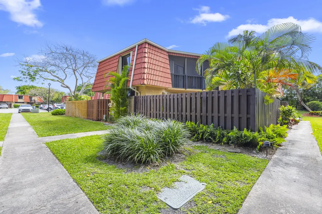 22958 Oxford Place Boca Raton FL 33433