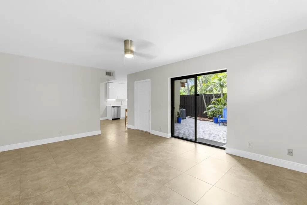 22958 Oxford Place Boca Raton FL 33433