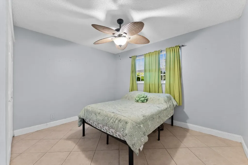 2831 N Seacrest Boulevard Boynton Beach FL 33435