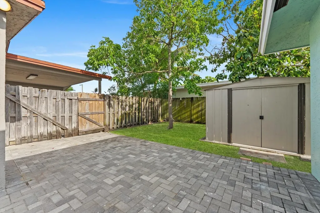2831 N Seacrest Boulevard Boynton Beach FL 33435