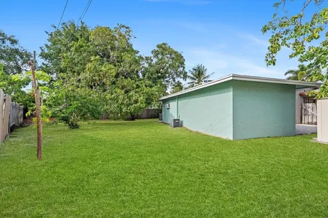 2831 N Seacrest Boulevard Boynton Beach FL 33435