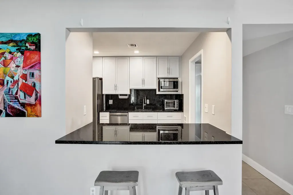 12 Vía De Casas Sur Boynton Beach FL 33426