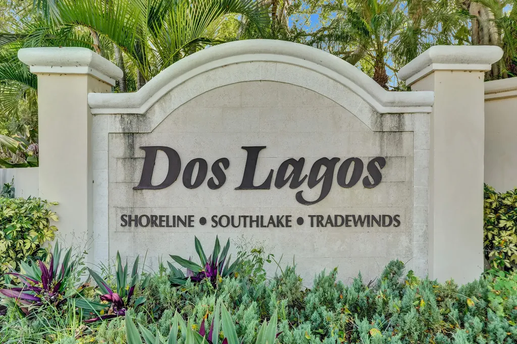 12 Vía De Casas Sur Boynton Beach FL 33426