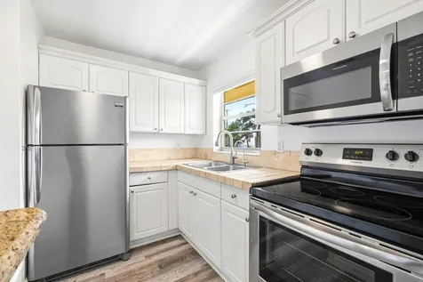 5162 NE 6th Avenue Oakland Park FL 33334