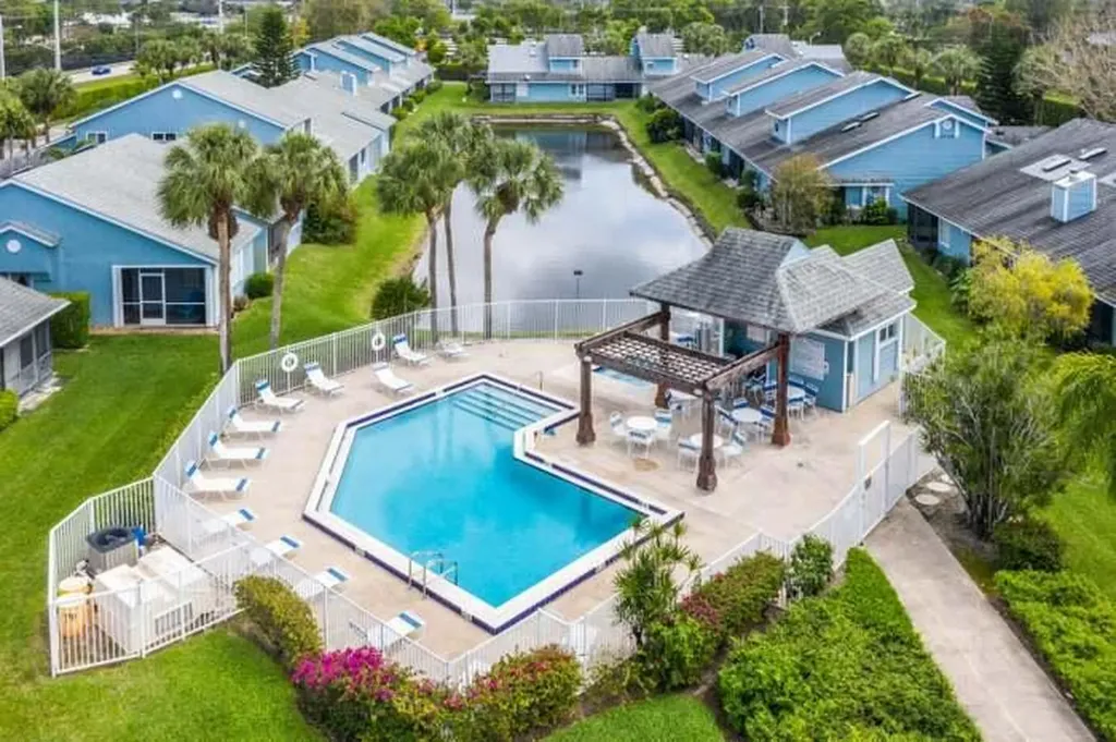3931 Island Club Circle W Lake Worth FL 33462