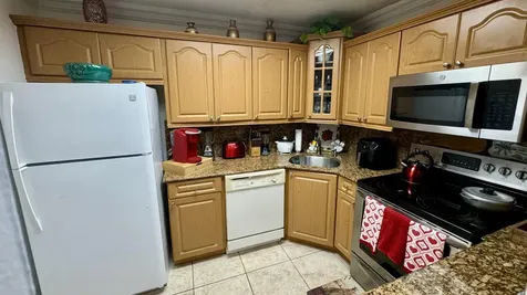 104 Lake Pine Circle Greenacres FL 33463