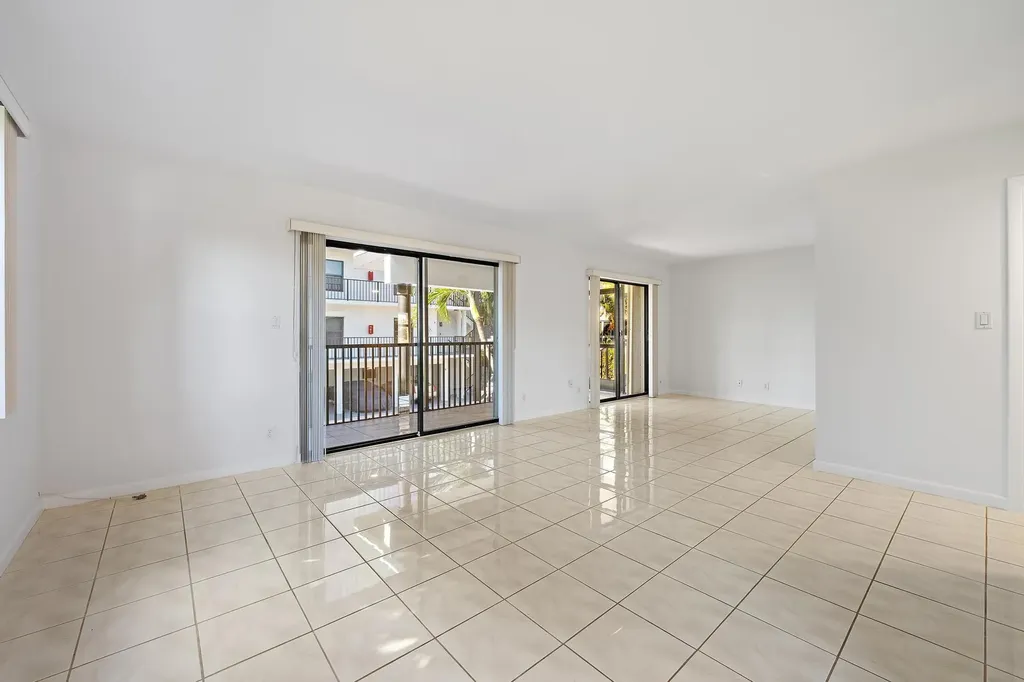 300 Inlet Way Palm Beach Shores FL 33404