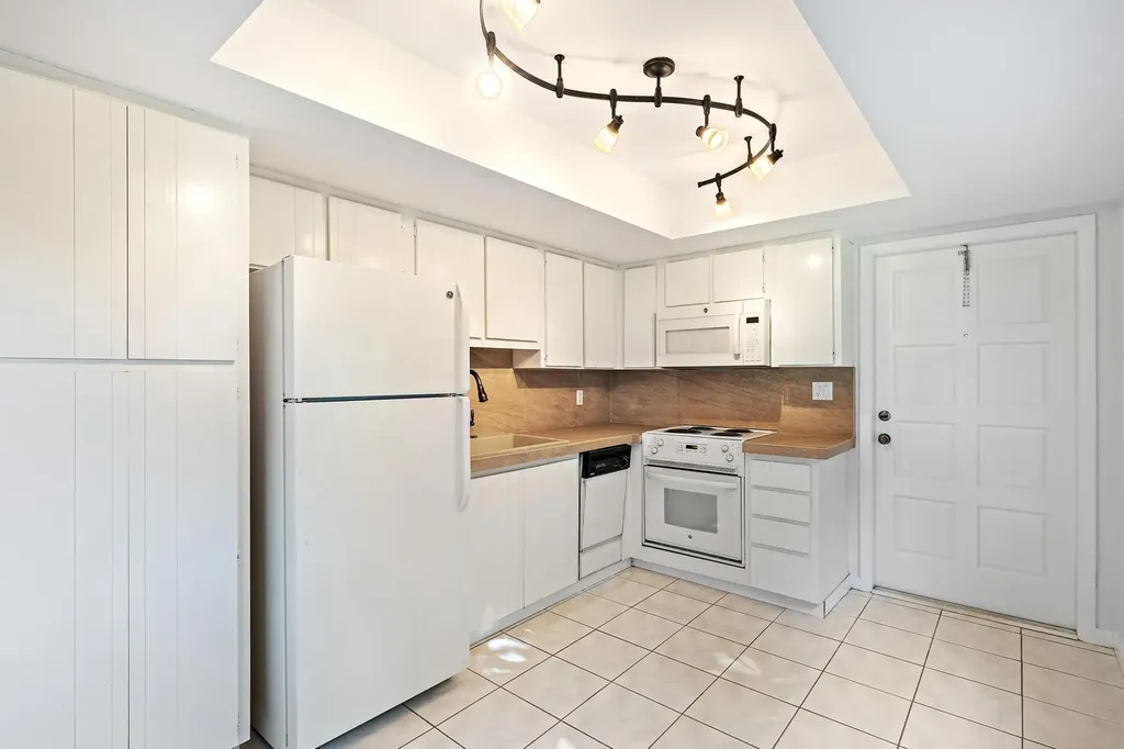 300 Inlet Way Palm Beach Shores FL 33404