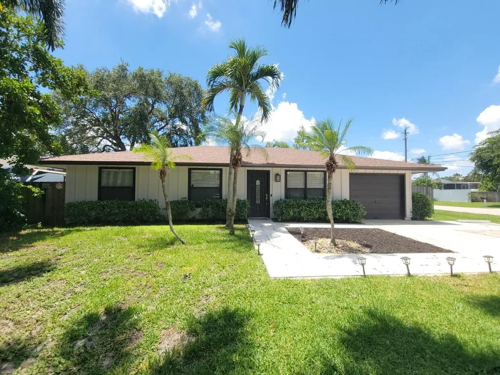 3390 Artesian Drive Lake Worth FL 33462