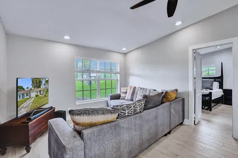 5544 Lakewood Circle S Margate FL 33063