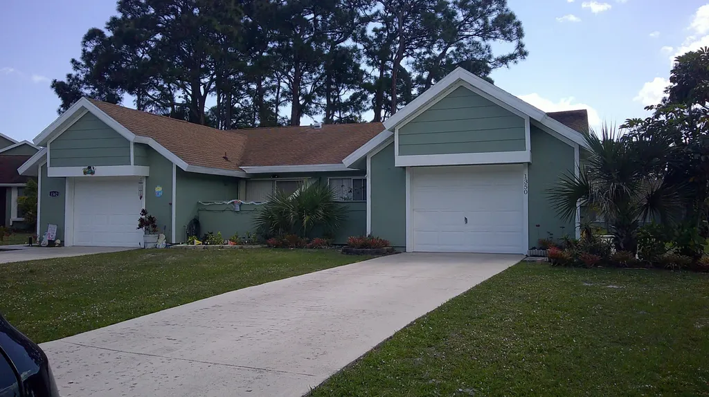 1350 SE La Haven Court Port St Lucie FL 34952