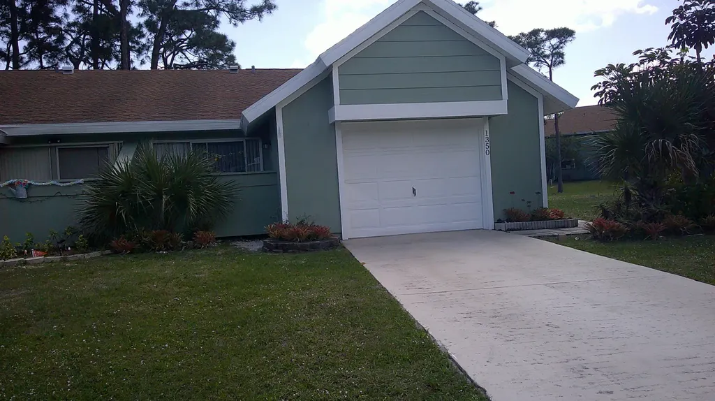 1350 SE La Haven Court Port St Lucie FL 34952