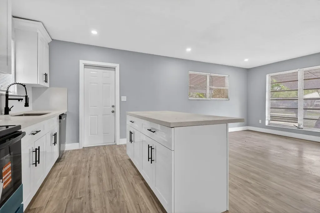 3830 SW 30th Street Hollywood FL 33023