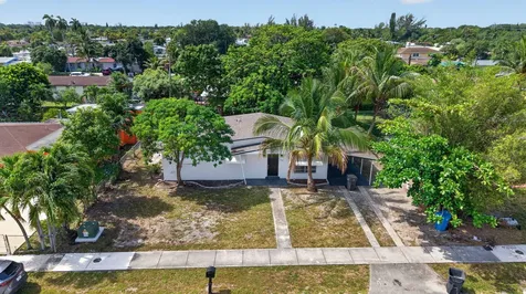 3830 SW 30th Street Hollywood FL 33023