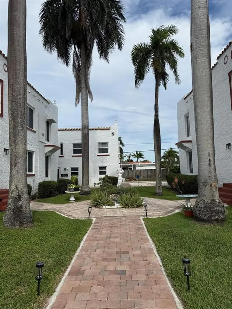 817 Tyler Street Hollywood FL 33019