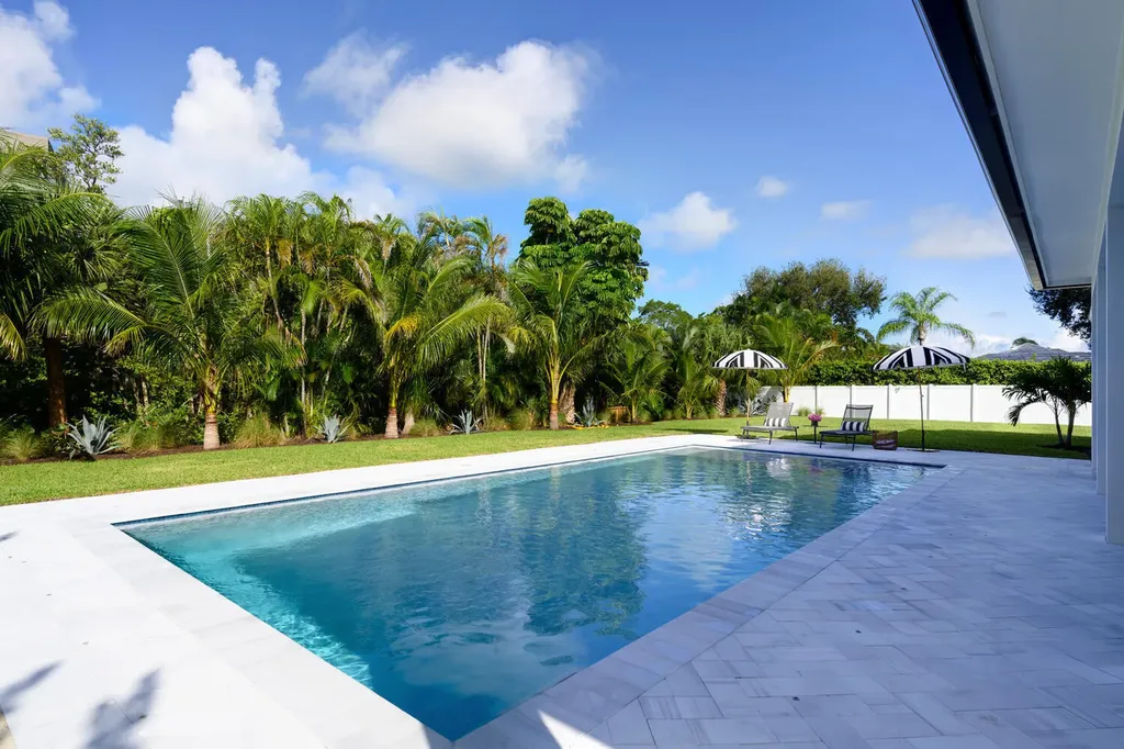 11823 Lake Shore Place North Palm Beach FL 33408